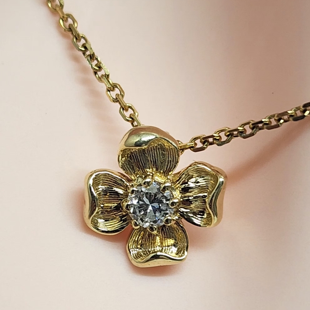 14kt Yellow Gold .27CT Diamond Flower Necklace
